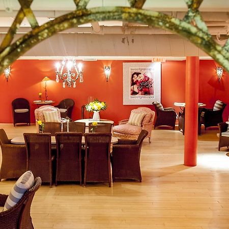 The Ivy At Verity Торонто Екстериор снимка